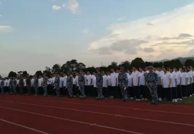 漫长陪伴将始终坚持以学生为中心持续夯实健康之基浸润健康之