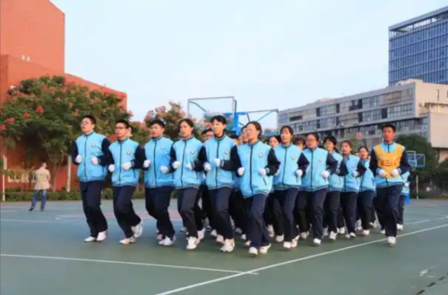 实时收集学生运动负荷心率等数据为学生个性化训练供给科学依